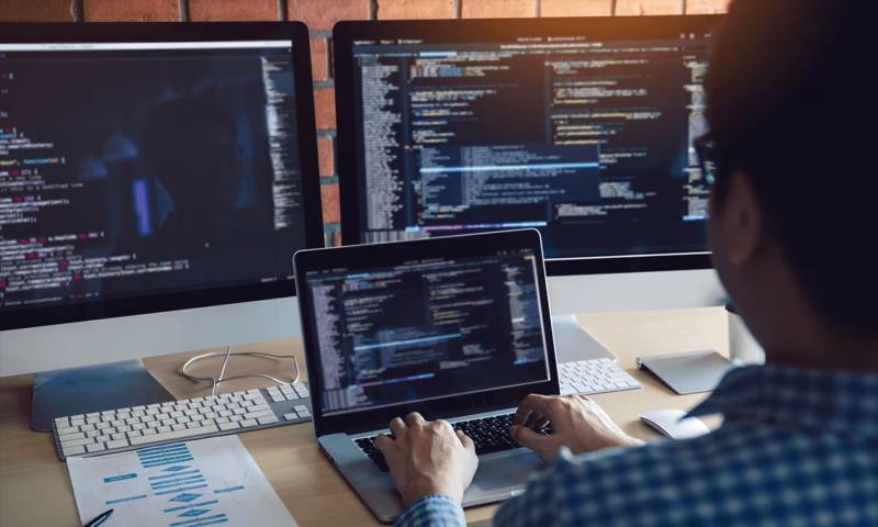 数据科学选型：R与Python如何赋能浪卡子县网站建设？